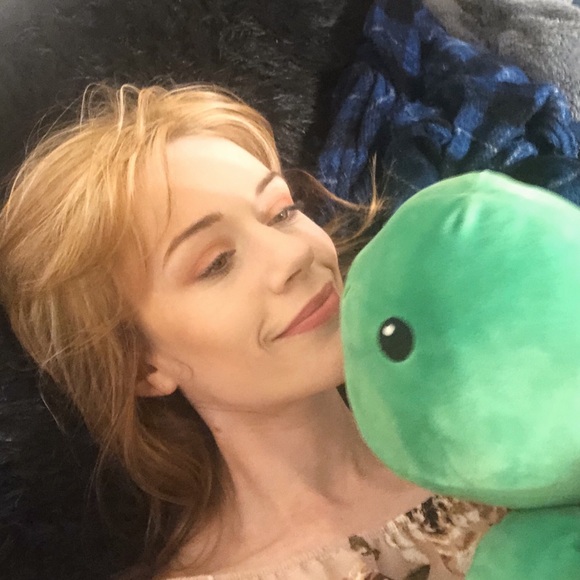 Meet your Posher, Julianna - Picture 2 of 3